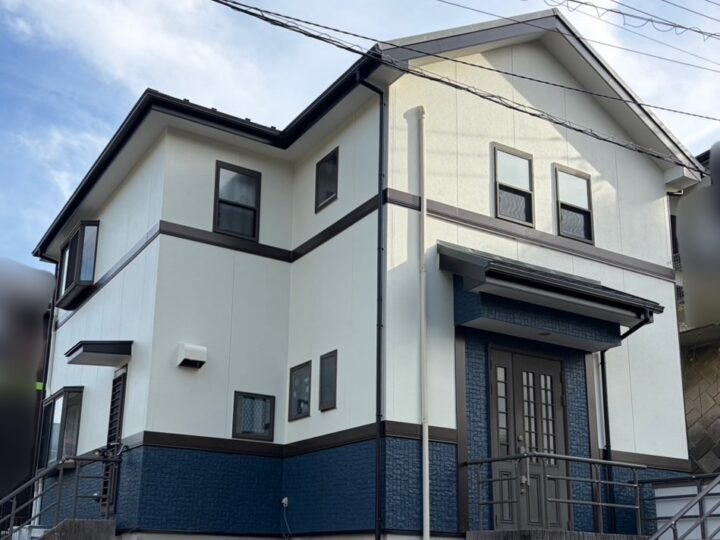 横須賀市野比｜エクリュ×マウンテンブルーの塗り分けで上品に一新した外壁塗装