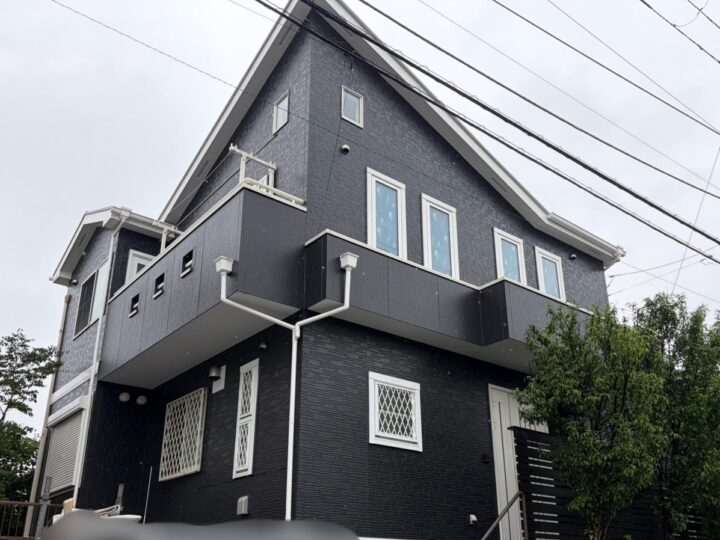 藤沢市羽鳥｜チャコール外壁で重厚感のある外観へ一新した屋根外壁塗装